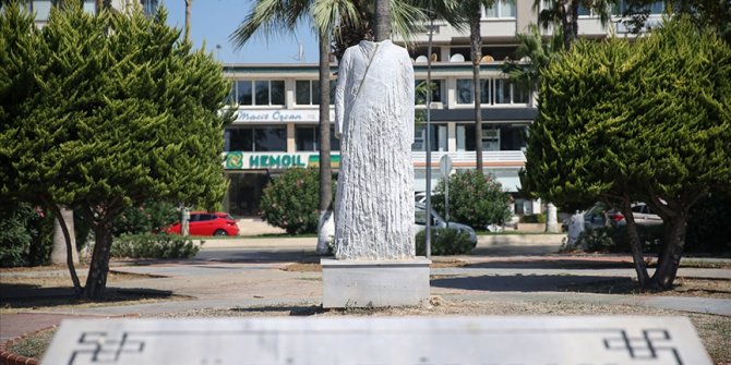 Mersin sahilindeki kadın belediye başkanı heykelinin baş ve elleri kırıldı