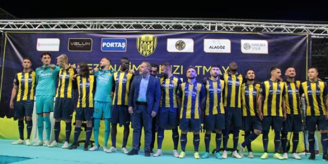 Ankaragücü’nde yeni transferler için imza töreni düzenlendi