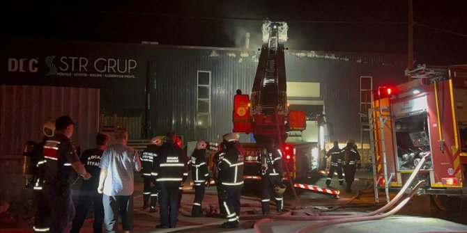 Kocaeli'de galvaniz fabrikasında meydana gelen patlamada 11 kişi yaralandı