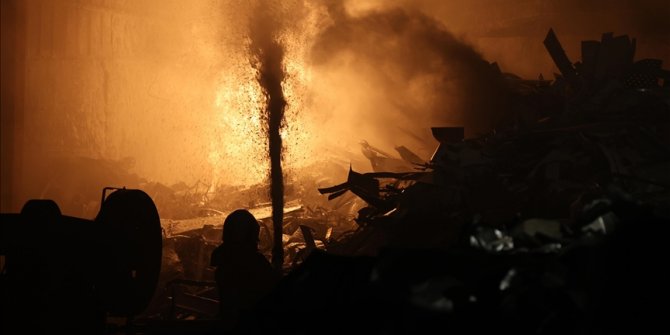 İstanbul'da geri dönüşüm fabrikasında yangın çıktı