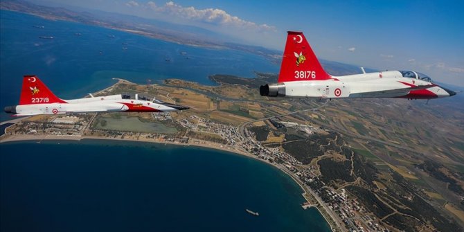 Türk savaş pilotları, zorlu eğitimleri geçip brövelerini takıyor