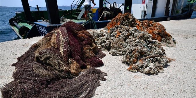 Marmara'dan 2 futbol sahası büyüklüğünde "hayalet ağ" çıkarıldı