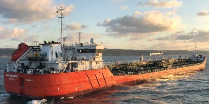 İstanbul Boğazı'nda arızalanan tanker kurtarıldı