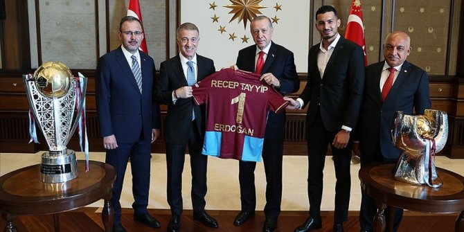 Cumhurbaşkanı Erdoğan, Trabzonspor Kulübü heyetini kabul etti