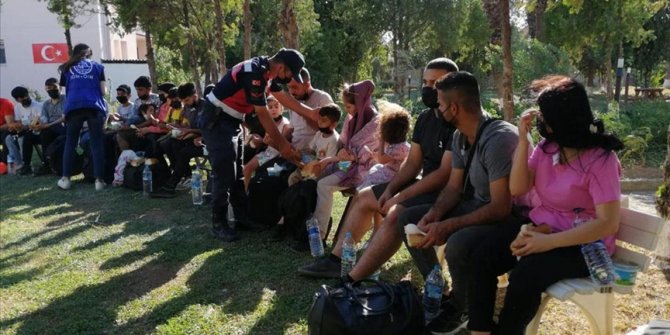İzmir'de yasa dışı geçişe hazırlanan 855 düzensiz göçmen yakalandı