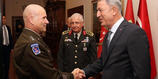 Milli Savunma Bakanı Akar, NATO Avrupa Müttefik Yüksek Komutanı Orgeneral Cavoli'yi kabul etti