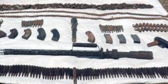 Hakkari kırsalında silah ve mühimmat ele geçirildi
