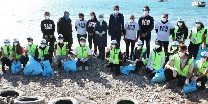 Emine Erdoğan'dan Van Gölü paylaşımı