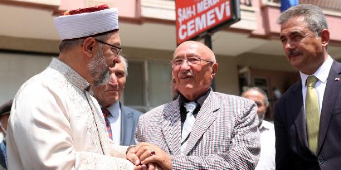 Diyanet İşleri Başkanı Erbaş'tan cemevine 'geçmiş olsun' ziyareti