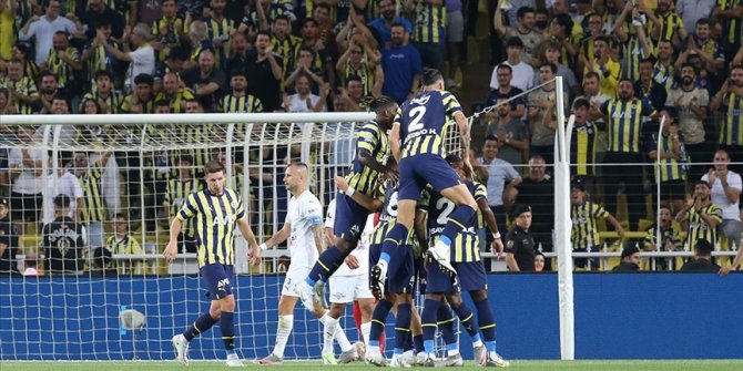 Fenerbahçe tur için avantajı 3 golle aldı