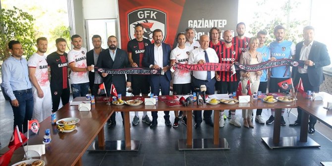 Gaziantep FK'de toplu imza töreni