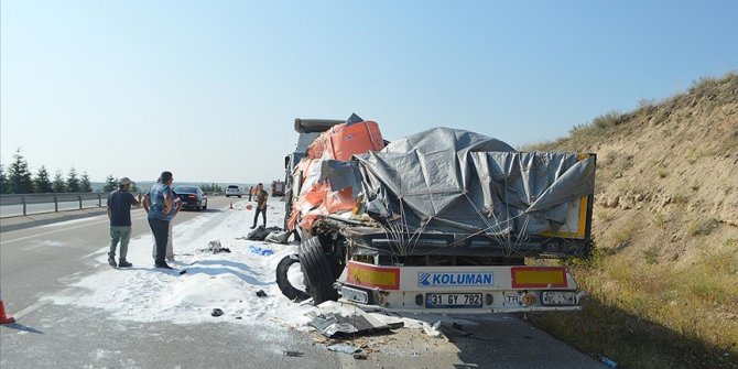 Afyonkarahisar'daki trafik kazasında 2 kişi öldü, 5 kişi yaralandı