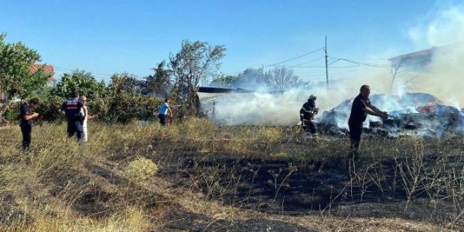 Saman yangını ahıra sıçradı; 20 küçükbaş öldü