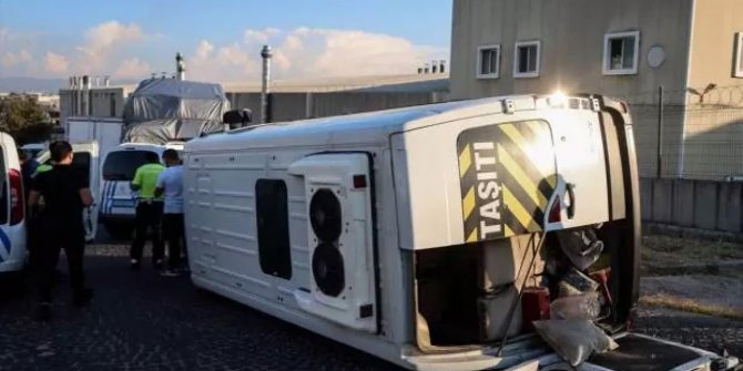 Bursa'da servis aracı devrildi: 8 işçi yaralandı