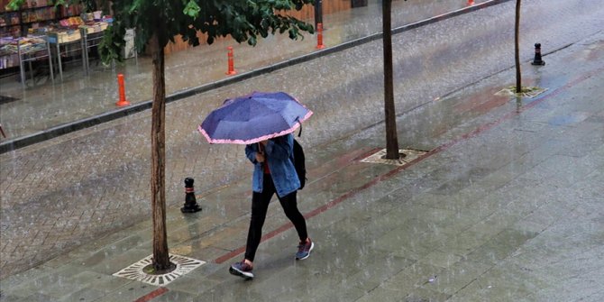 Meteorolojiden güneybatı kesimler için gök gürültülü sağanak uyarısı