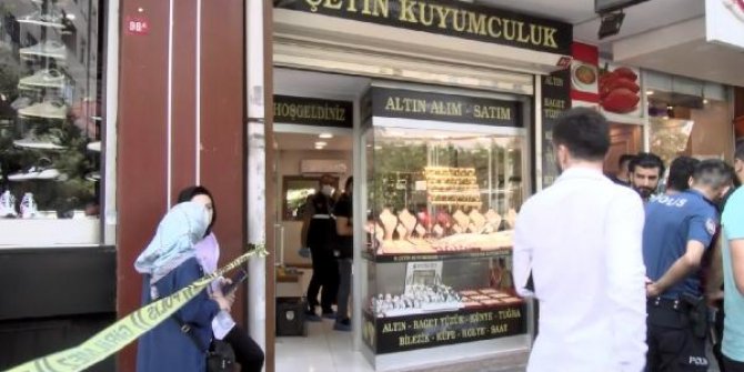 Küçükçekmece'de cuma namazı sırasında çarşaflı gelip kuyumcuyu soydular