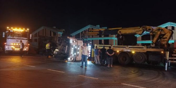 Sarıyer’de kontrolden çıkan kamyon devrildi: 1 yaralı