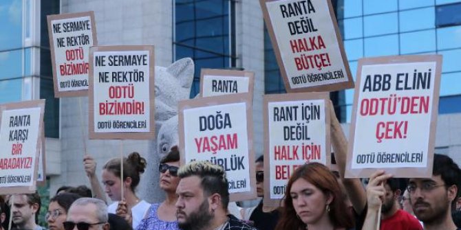 ODTÜ'lü öğrencilerden ABB önünde 'yol' protestosu
