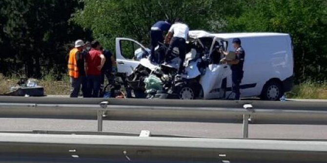 Ayaş Yolu'nda kamyonet, kamyona çarptı: 1 ölü