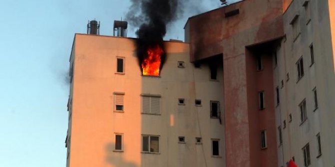 Antalya'da yangında mahsur kalan çifti ve torunlarını komşuları kurtardı