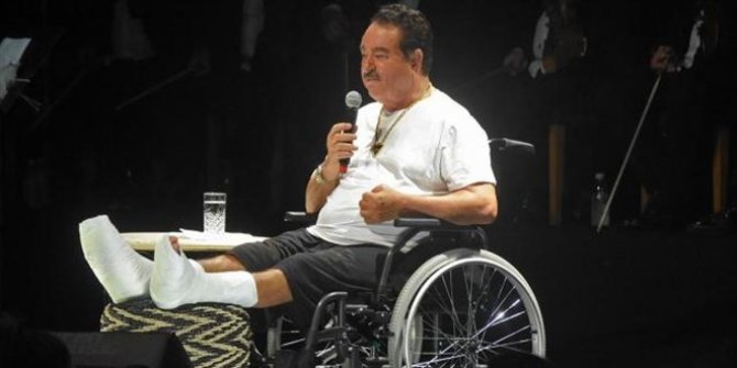 İbrahim Tatlıses tekerlekli sandalyede konser verdi