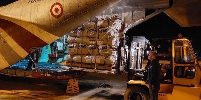 Ankara'dan Pakistan'a 2 uçak yardım