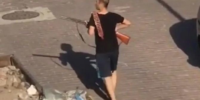 Ulu orta içki içenlere karşı eline tüfek alıp sokağa çıktı