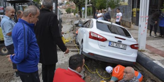 Manisa'da sağanak ve dolu yaşamı olumsuz etkiledi.