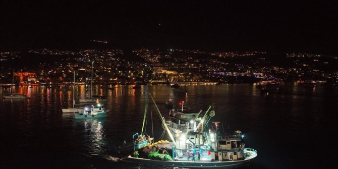 'Vira bismillah' diyen balıkçılar denize açıldı