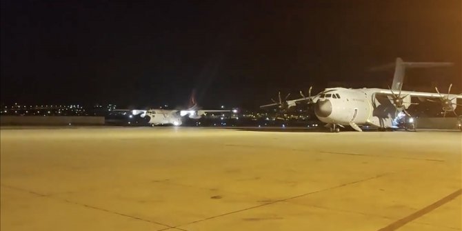 Türkiye'den sel felaketinin yaşandığı Pakistan'a yardım taşıyan uçaklar 9'a ulaştı