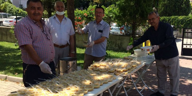 Etimesgut Oğuzlar Ulu Cami'de aşure ikramıyla ağızlar tatlandı