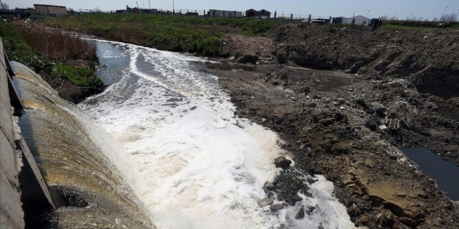 İstanbul'da Ayamama Deresi'ndeki kirli suyla ilgili inceleme yapıldı