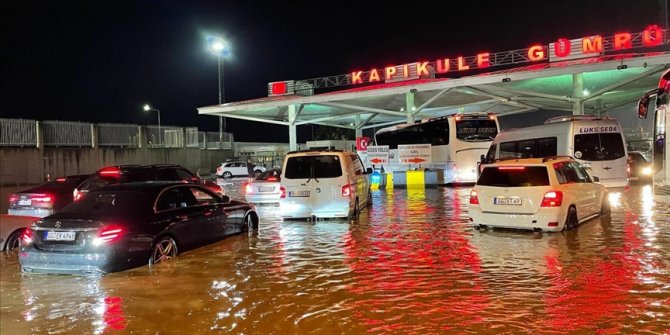 Kapıkule Gümrük Sahası'nı su bastı