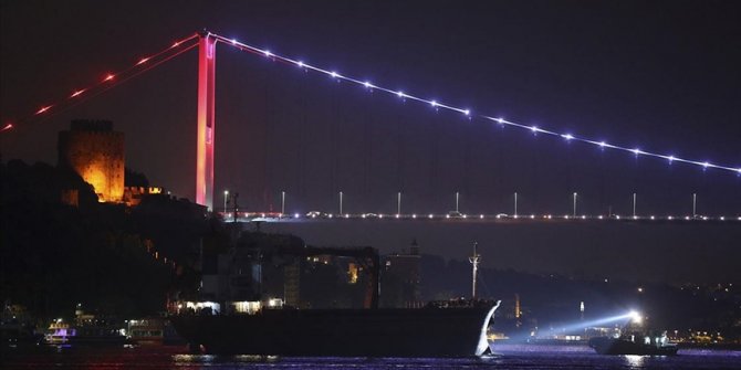 İstanbul Boğazı'nda gemi trafiği yeniden başladı