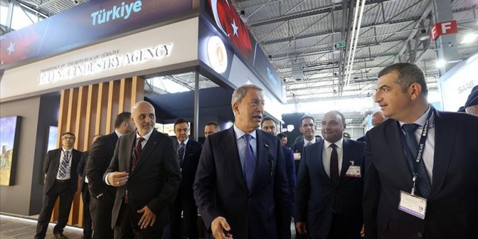 Milli Savunma Bakanı Akar Polonya'da