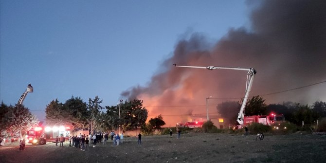 Silivri'de elektrikli ev aletleri fabrikasındaki yangın söndürüldü