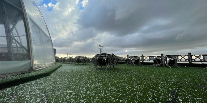 Erzurum'da dolu ve sağanak etkili oldu