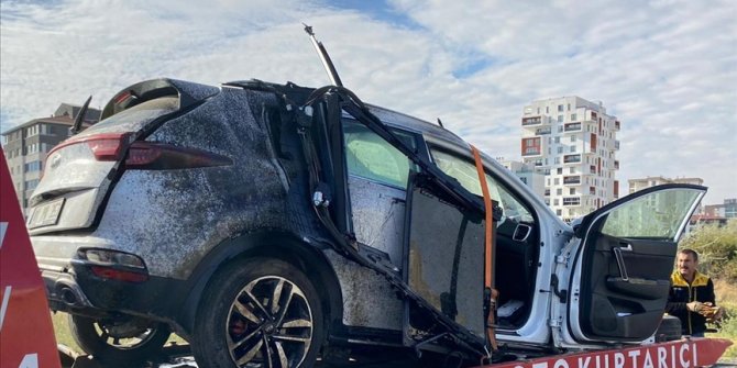 Trafik levhasına çarpan otomobilin sürücüsü öldü