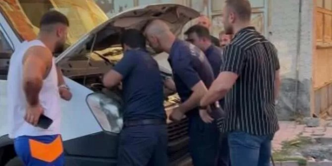 İstanbul'da komedi filmi gibi olay! Kaputu açınca şaşkına döndü