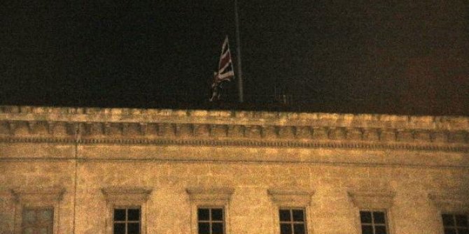 İngiltere İstanbul Başkonsolosluğunda bayrak yarıya indi