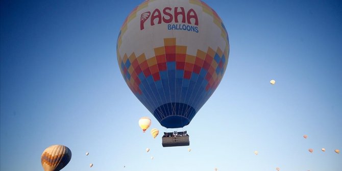 Tarım ve Orman Bakanı Vahit Kirişci Kapadokya'da yerli balon ile uçtu