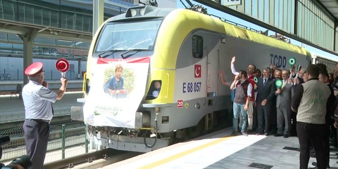 Pakistan'a yardım malzemesi taşıyan dördüncü 'İyilik Treni' törenle uğurlandı
