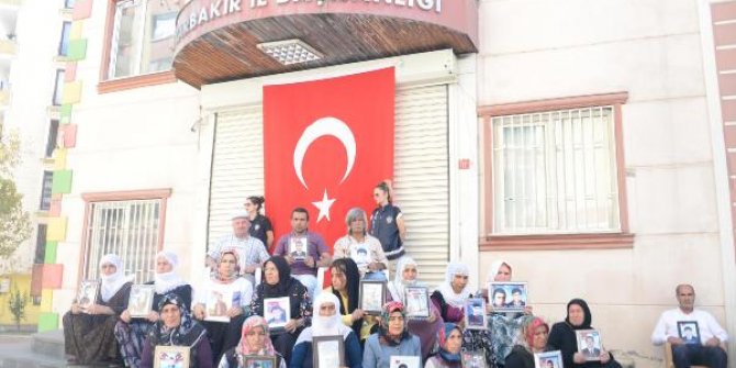 Evlat nöbetindeki anne: Burayı terk etmeyeceğiz