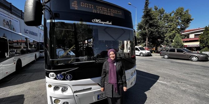 Kadın otobüs şoförü eşiyle vardiyalı çalışıyor