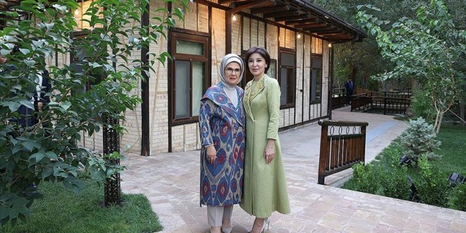 Emine Erdoğan, Semerkant'ta Konigil Kağıt Fabrikasını ziyaret etti
