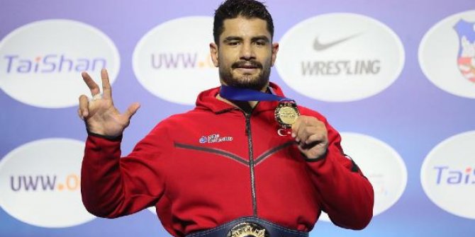 Milli güreşçi Taha Akgül, dünya şampiyonu