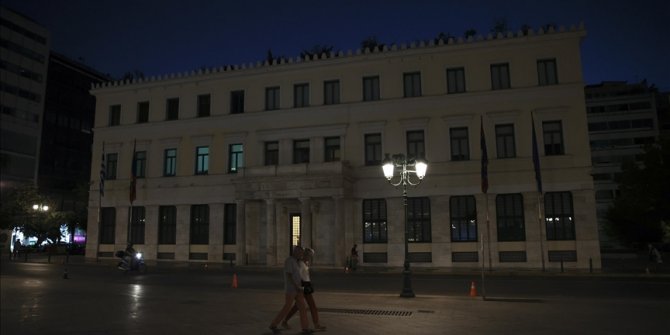 Atina Belediyesi binasında enerji tasarrufu için ışıklandırmaya sınırlama