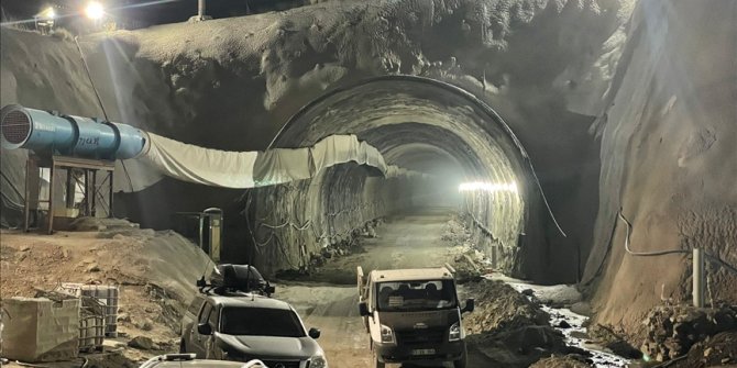 Van'da inşaatı süren tünelde göçük meydana geldi