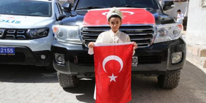 Kaymakam Karaaslan, makam aracını sünnet olan şehit oğluna tahsis etti