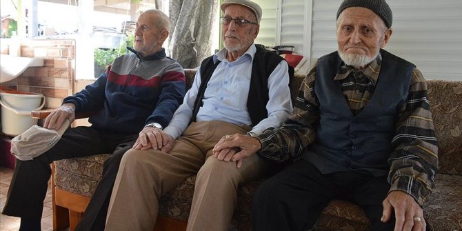 Bir asrı deviren asker arkadaşları, 70 yıl sonra özlem giderdi